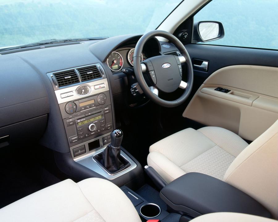  Ford Mondeo Titanium 2004 года  (фото 2 из 38)